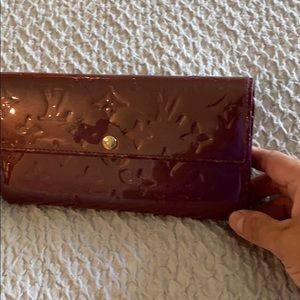 Loui Vuitton vernis wallet.